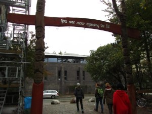 Cổng ra của ngôi làng_viết_Bạn đang đi ra địa phận của EU