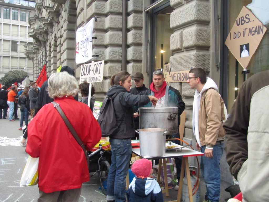 Người biểu tình tại Paradeplatz